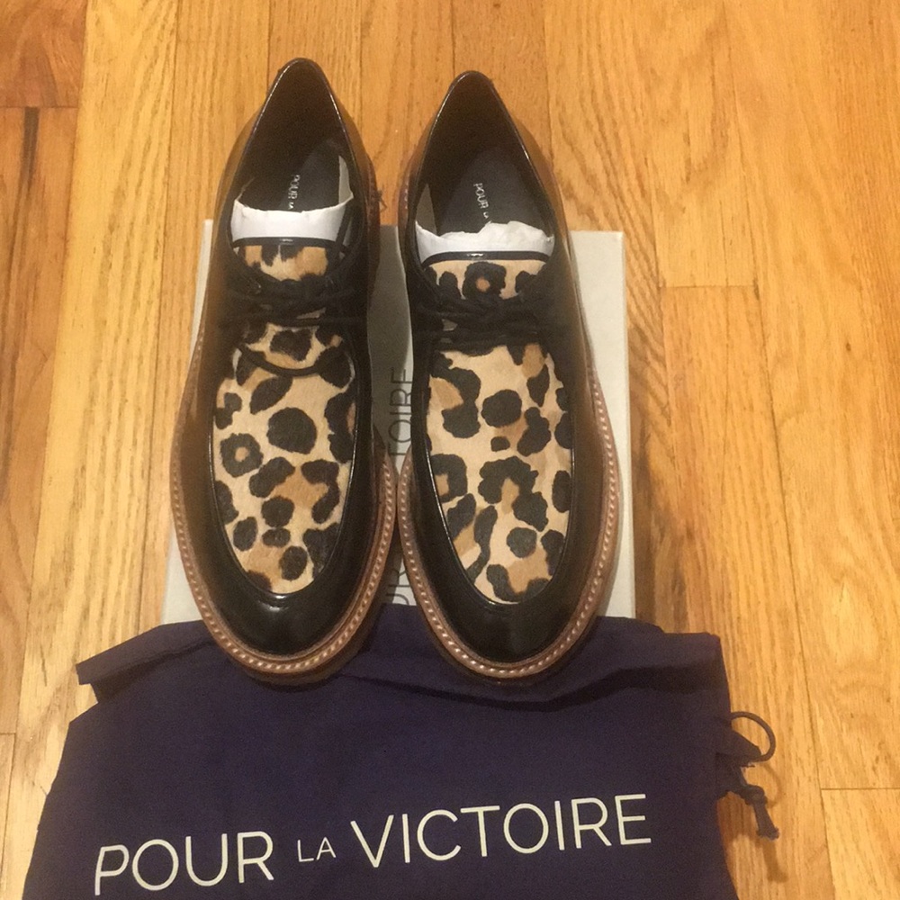 New pour la victoire black leopard shoes  sz 7.5